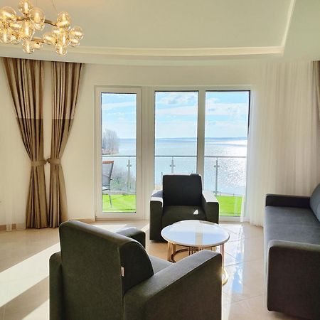 Royal Martin'S Apartment Кестхей Экстерьер фото