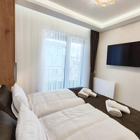 Royal Martin'S Apartment Кестхей Экстерьер фото