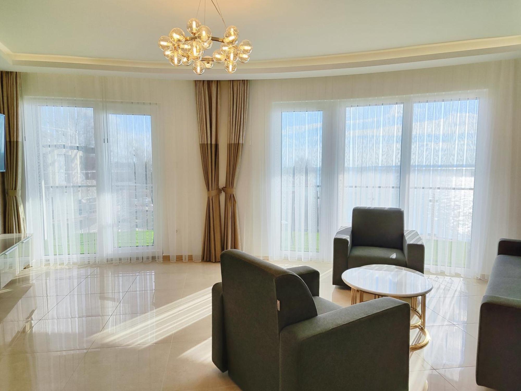 Royal Martin'S Apartment Кестхей Экстерьер фото